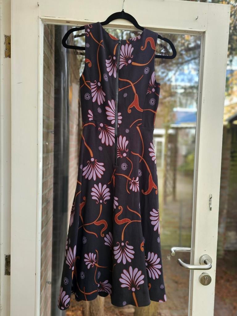 Essentiel Antwerp jurk maat XS (34) met bloemenprint, Kleding | Dames, Zwart, Ophalen of Verzenden, Zo goed als nieuw, Maat 34 (XS) of kleiner