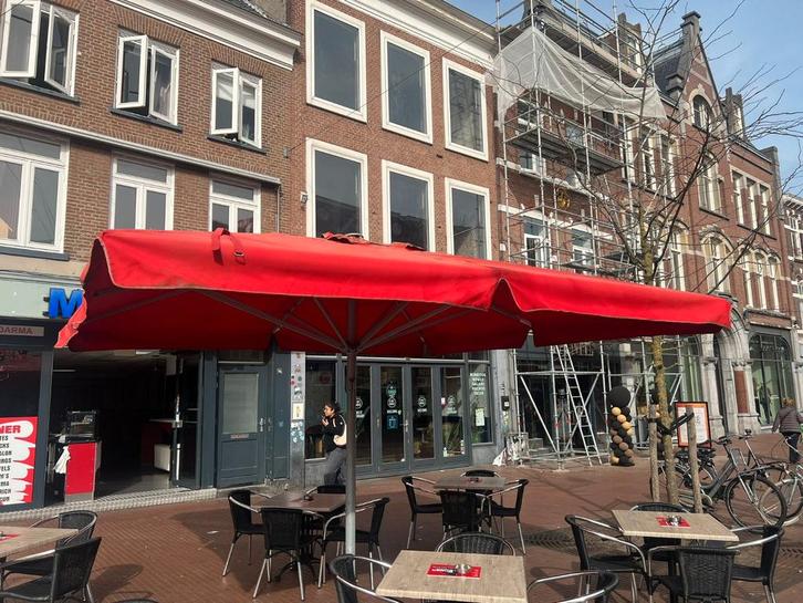 Grote rode parasol 4x4 meter voor terras of tuin, Tuin en Terras, Parasols, Gebruikt, Stokparasol, Meer dan 4 meter, Ophalen