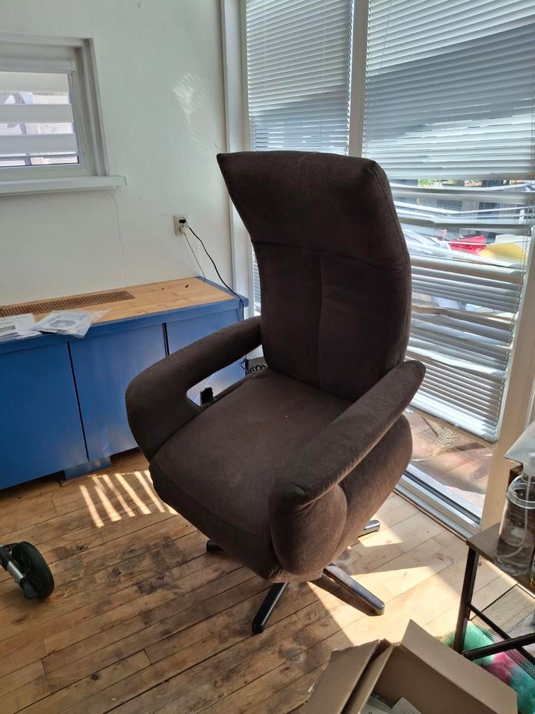 Sta- op stoel  MOET GEREINIGD WORDEN, Huis en Inrichting, Fauteuils, Ophalen, Gebruikt, Minder dan 75 cm, 50 tot 75 cm