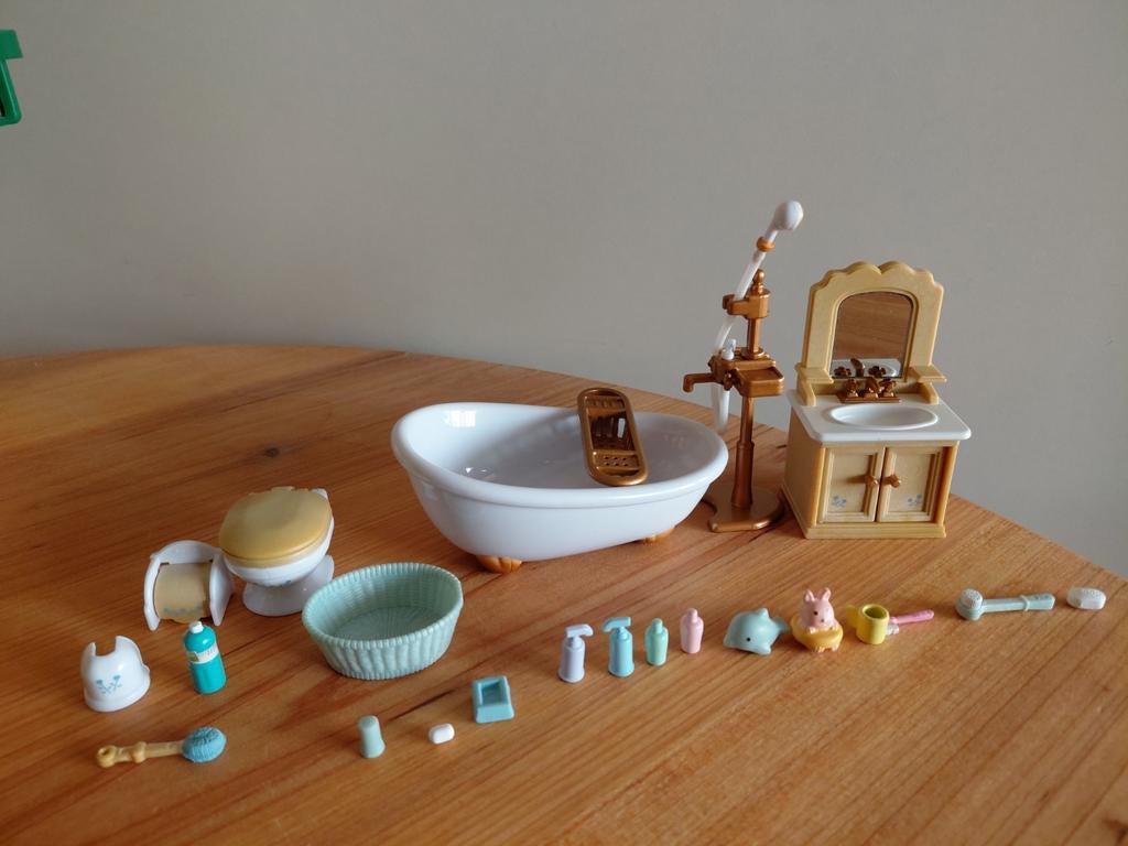 Sylvanian families badkamer/toilet/kast compleet, Verzamelen, Ophalen of Verzenden, Zo goed als nieuw, Poppenhuis