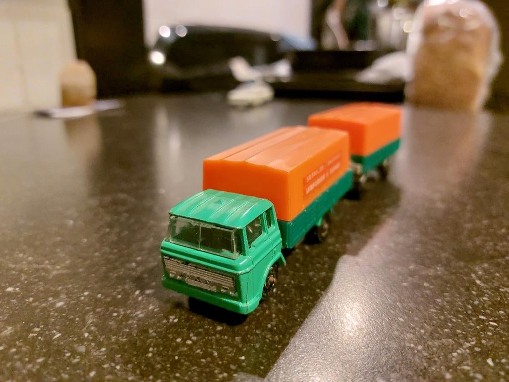 Majorette DAF 2600 Truck met Trailer no 241en 243 1/100, Ophalen of Verzenden, Gebruikt