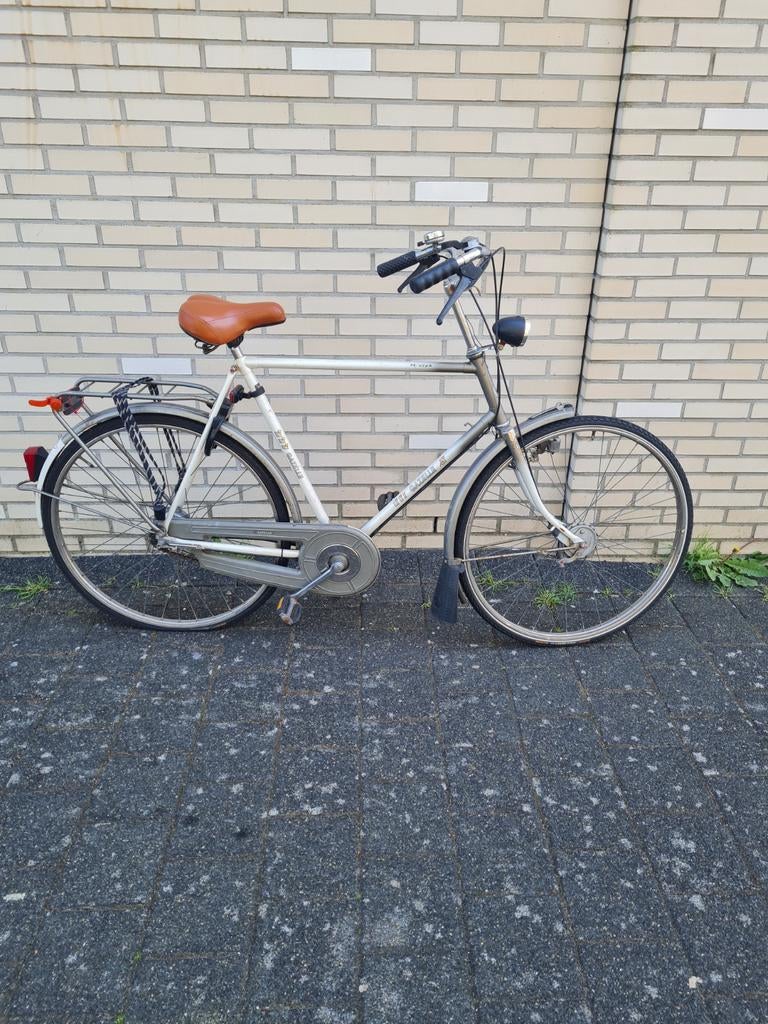 Herenfiets Gazelle 28inch 3 versnellingen doet het prima, Fietsen en Brommers, Fietsen | Heren | Herenfietsen, Ophalen, Gebruikt