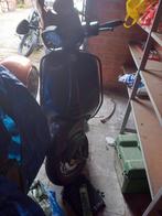 vespa met schade, Fietsen en Brommers, Snorfietsen en Snorscooters, Ophalen of Verzenden, Gebruikt, Benzine, Vespa