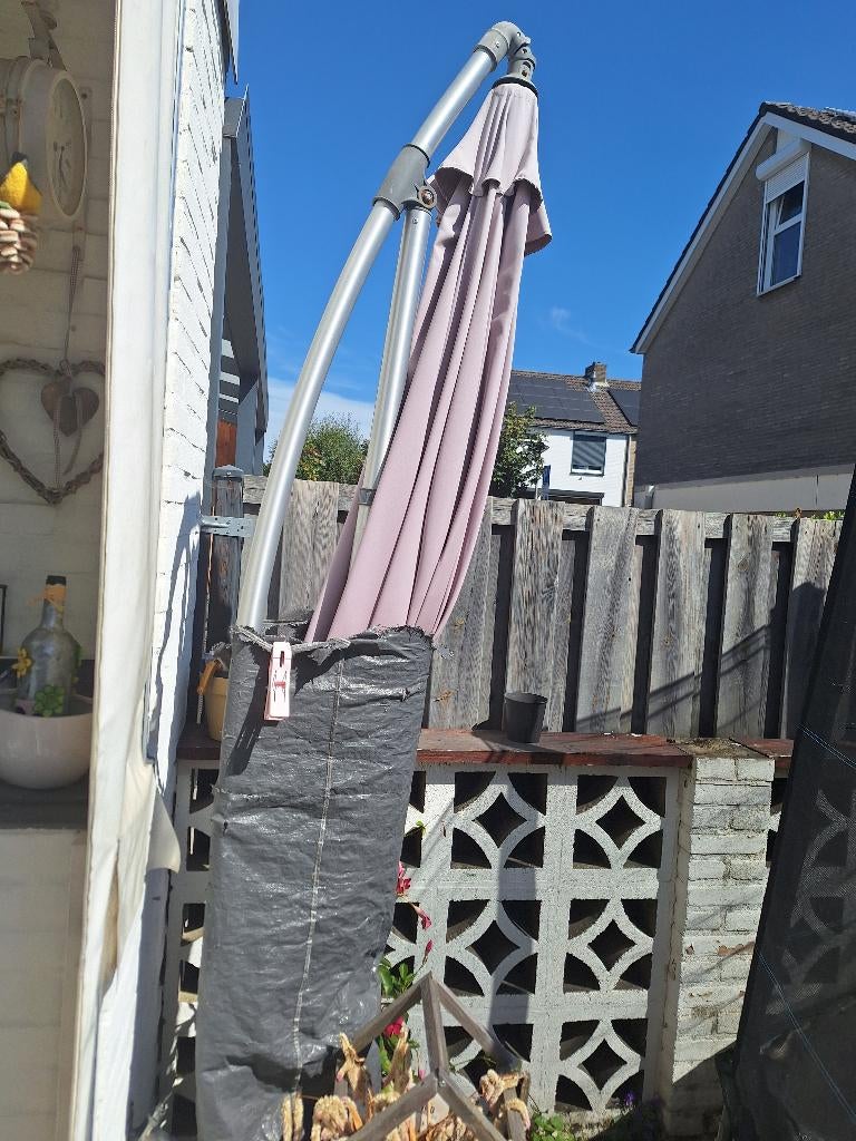Zweefparasol, Ophalen, Verstelbaar, Gebruikt, 2 tot 3 meter