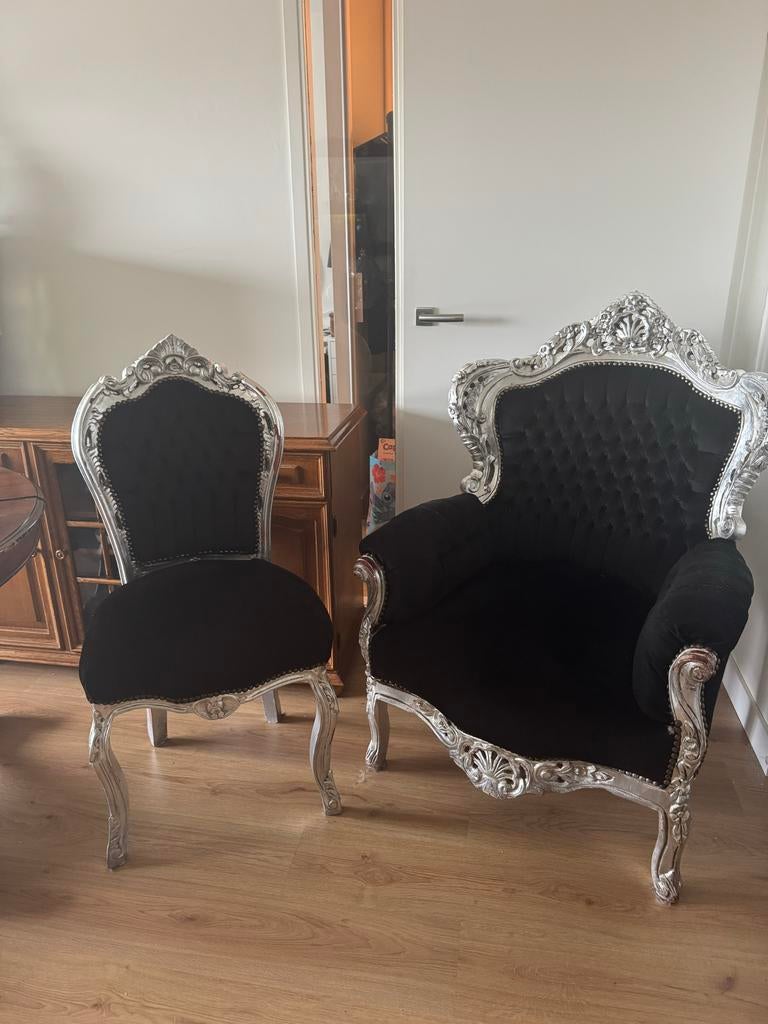 Twee barok stoelen, zwart met zilverkleurig hout, Huis en Inrichting, Stoelen, Ophalen, Gebruikt, Twee, Zwart