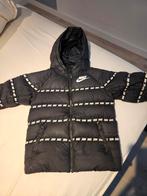 Nike jas xs 122/128, Ophalen of Verzenden, Zo goed als nieuw, Maat 46 (S) of kleiner, Zwart