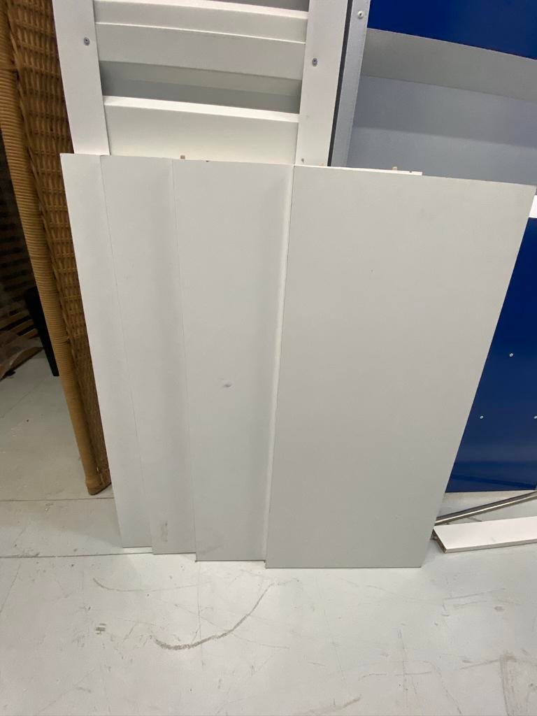 4 witte kastplanken legplanken houten plank, Doe-het-zelf en Verbouw, Hout en Planken, Zo goed als nieuw, Plank, Overige houtsoorten