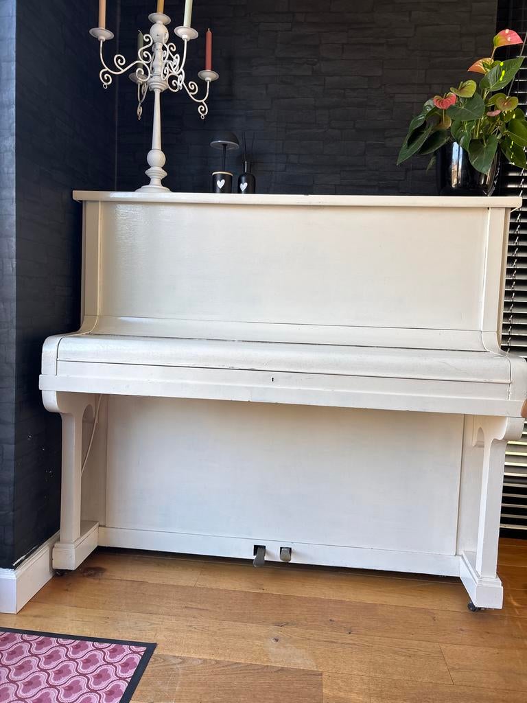 Witte piano - Gerhard Adam Wesel - vals!, Ophalen, Gebruikt, Wit, Piano