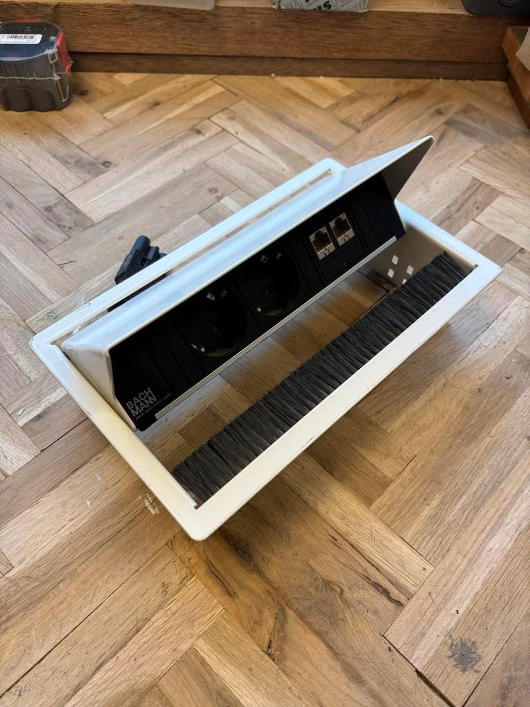 Coni inbouw stekkerblok 3-vaks met USB, Ophalen of Verzenden, Zo goed als nieuw, Stopcontact
