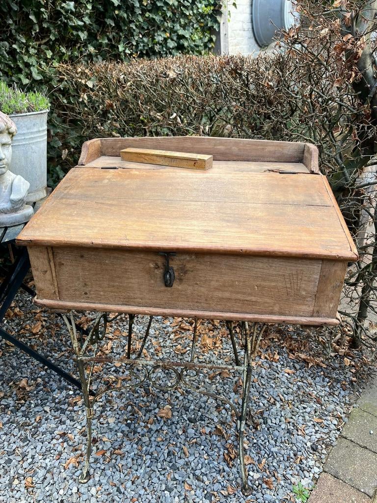 Opknapper oud houten lessenaar, Ophalen, Gebruikt, X, X