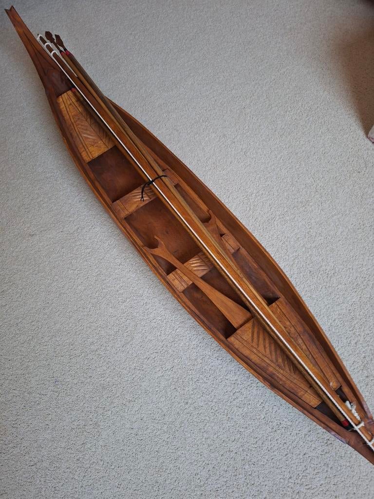 Houten kajak (Surinaams houtsnijwerk), Ophalen