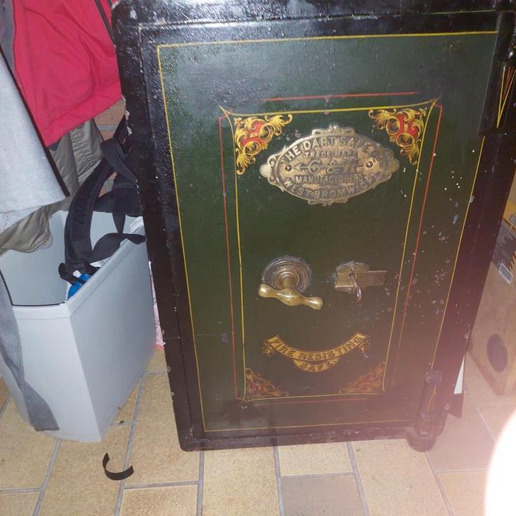 Antieke Brandkast/Kluis - Decoratief en Functioneel, Huis en Inrichting, Brandblussers en Brandkasten, Gebruikt, Brandkast, Ophalen of Verzenden