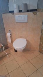 Gratis hangtoilet met inbouwreservoir, Doe-het-zelf en Verbouw, Sanitair, Ophalen, Gebruikt, Toilet