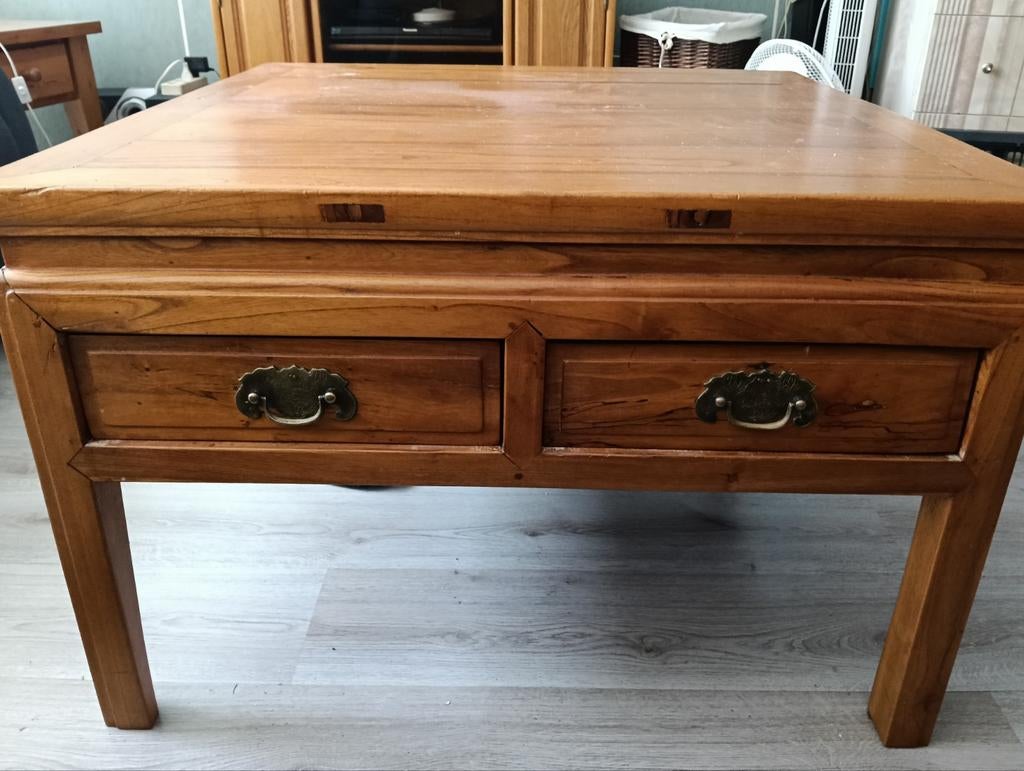 Houten salontafel met twee lades, Ophalen
