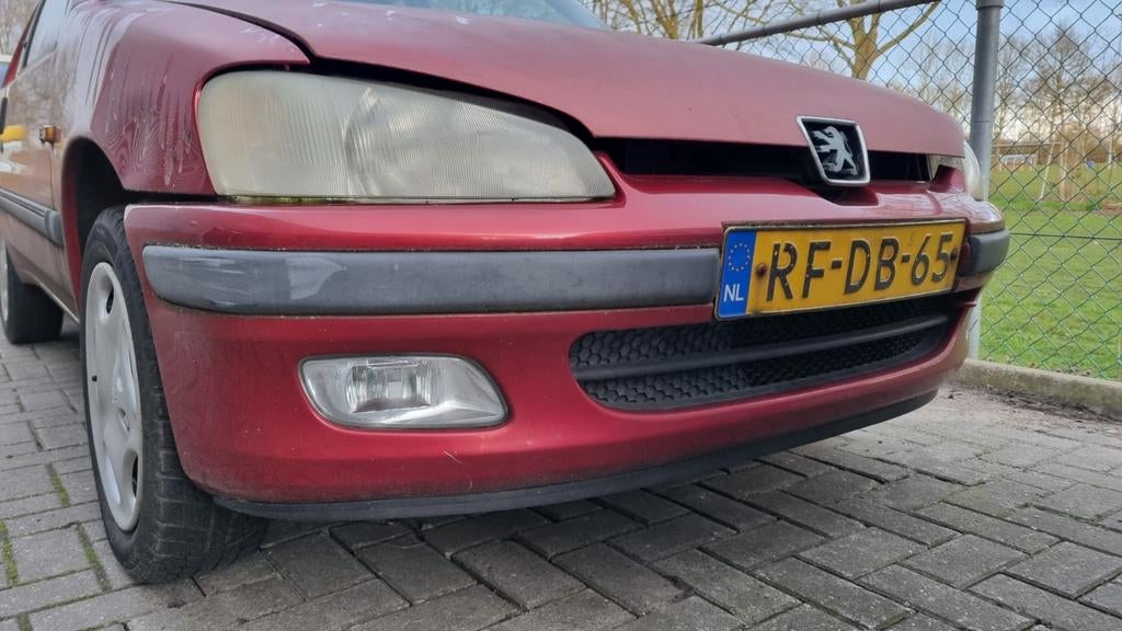 Peugeot 106 XS voorbumper rood, Auto-onderdelen, Gebruikt, Voor, Ophalen of Verzenden, Bumper