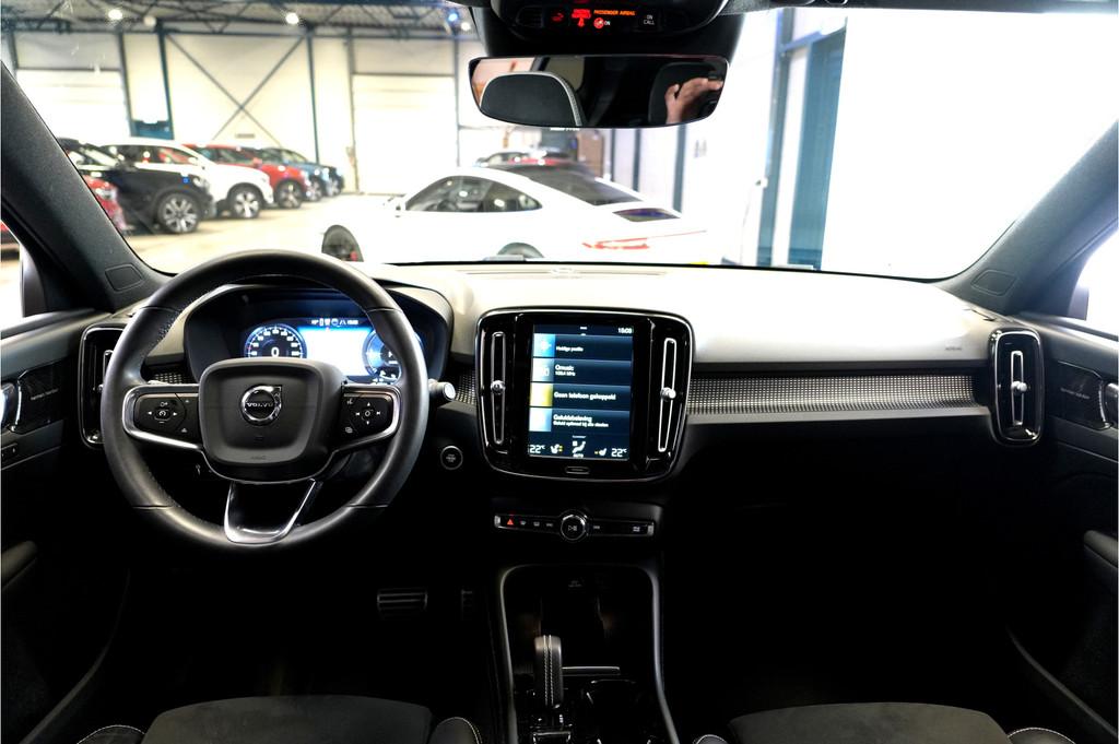 Volvo XC40 1.5 T4 155kW/211pk DCT7 Recharge R-Design PANORAM, Met garantie (alle), Zwart, Hybride Elektrisch/Benzine, 3 cilinders