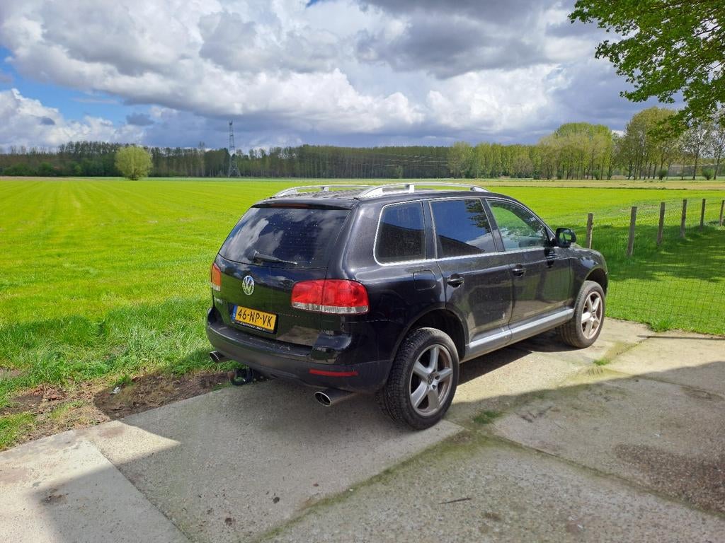 Volkswagen Touareg 2004 Zwart met weinig kmers, Auto's, Automaat, Zwart, 3189 cc, Zwart