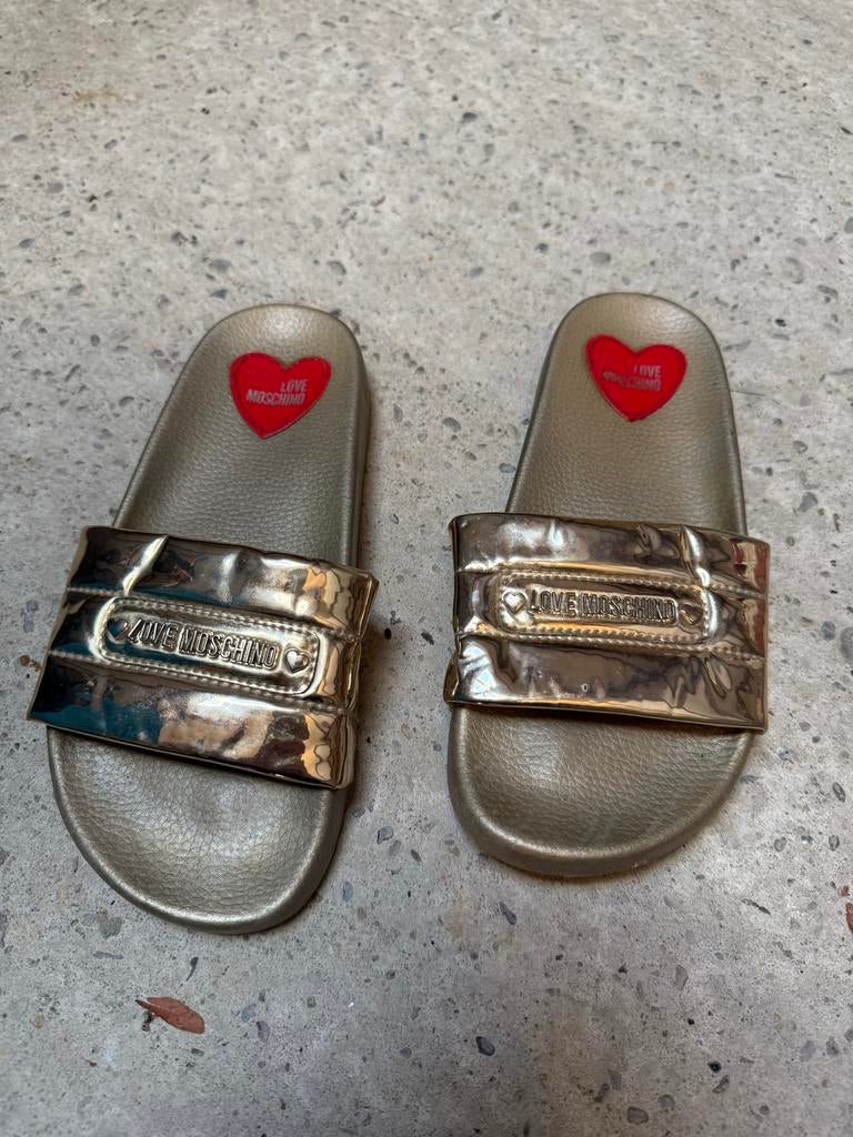 Diverse merk slippers - Maat 37, Kleding | Dames, Schoenen, Ophalen of Verzenden, Gedragen, Slippers