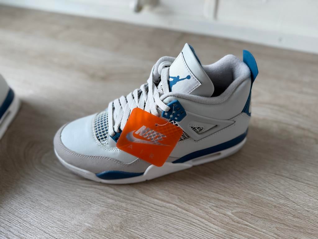 Jordan 4 Retro Military Blue maat 43 NIEUW!, Wit, Nieuw, Ophalen of Verzenden, Sneakers of Gympen