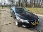 Volvo V70 2.0 T AUT 2011 Zwart, Auto's, 1800 kg, Zwart, 4 cilinders, Zwart