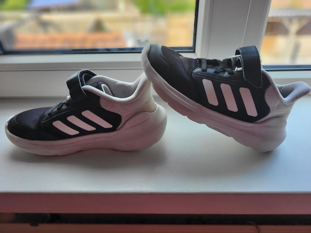 Adidas sportschoenen maat 34 wit zwart unisex 💫, Kinderen en Baby's, Kinderkleding | Schoenen en Sokken, Adidas, Ophalen of Verzenden