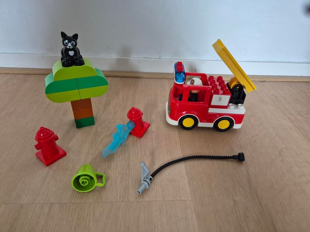 Lego Duplo Brandweerwagen met accessoires en kat, Kinderen en Baby's, Speelgoed | Duplo en Lego, Gebruikt, Duplo, Complete set