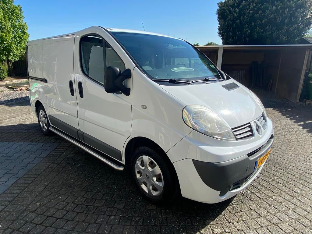 Renault Trafic 2.0 pcd, navigatie, alarm , airco, Auto's, Bestelauto's, Voorwielaandrijving, Euro 5, Stof, 1995 cc