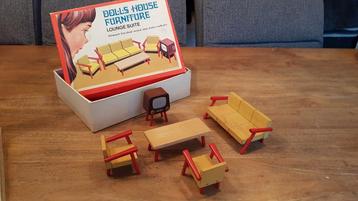 Vintage Tjechische poppenhuismeubeltjes beschikbaar voor biedingen
