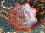 Mooie oude schaal uit Engeland van Carnival glas 22,7 cm., Antiek en Kunst, Antiek | Glas en Kristal, Ophalen of Verzenden