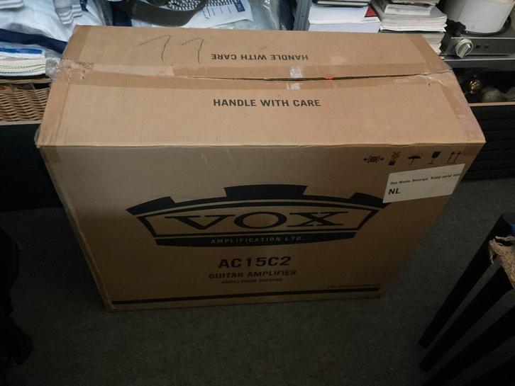 VOX AC15 C2 in nieustaat incl orig verpakking, Muziek en Instrumenten, Versterkers | Bas en Gitaar, Zo goed als nieuw, Minder dan 50 watt