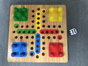 Houten “Mens erger je niet” spel z.g.a.n. KOOPJE beschikbaar voor biedingen