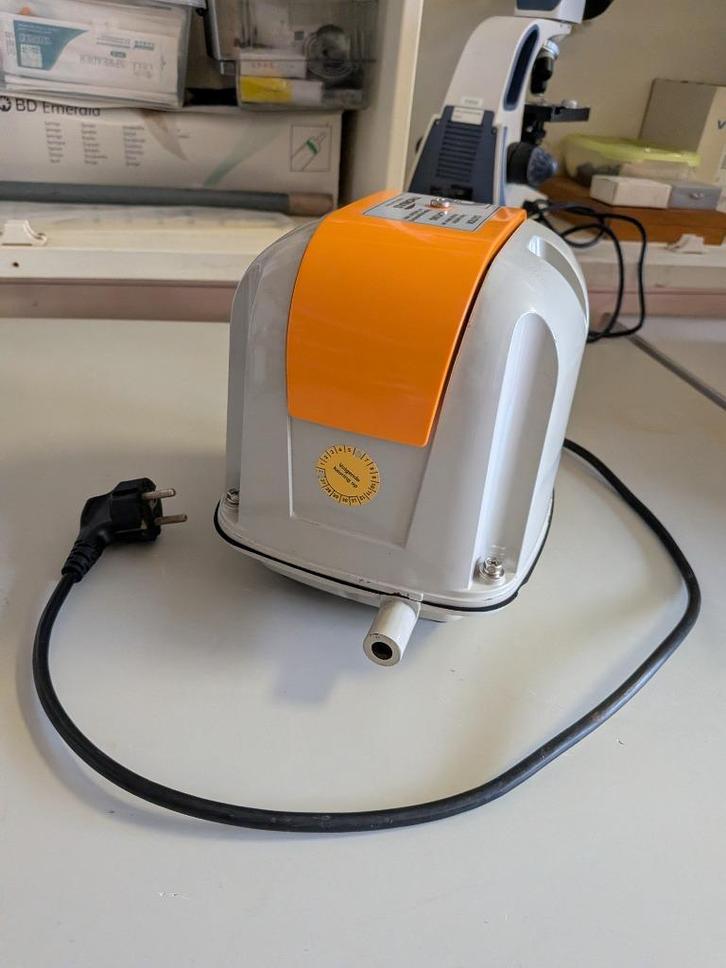 2x Krachtige Thomas AP-60 Luchtpompen - Vijver & Aquarium, Caravans en Kamperen, Luchtpompen, Gebruikt, Elektrisch, Ophalen of Verzenden