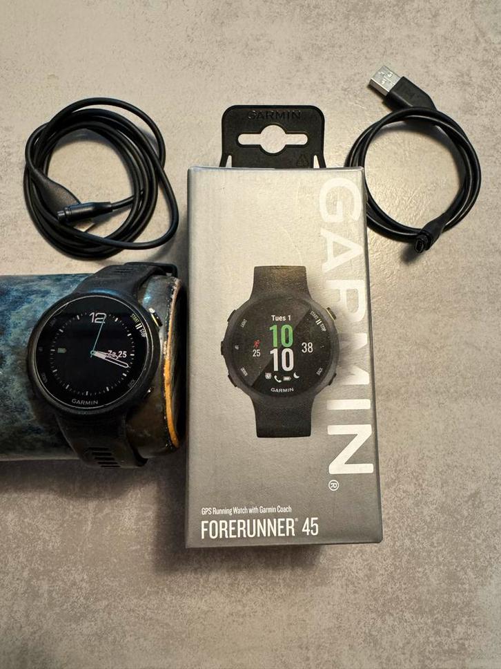 Garmin Forerunner 45 Zeer Goede Staat Inc Protector & kabels, Sieraden, Tassen en Uiterlijk, Smartwatches, Zo goed als nieuw, Android