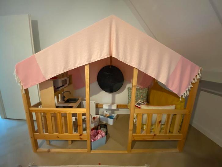 Houten speelhuis gemaakt van bed Vipack Dallas, Kinderen en Baby's, Kinderkamer | Inrichting en Decoratie, Zo goed als nieuw, Overige typen