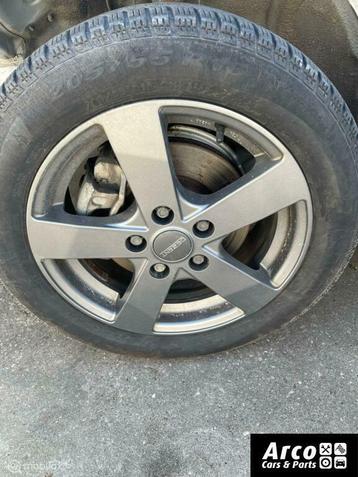 Hyundai ix20 Winterbanden met Velg 205-55-16 Inch 4 en 5 mm beschikbaar voor biedingen