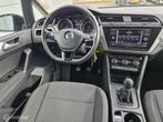 Volkswagen Touran 1.0TSi Comfortline 7P PDC Cruise Trekhaak, Auto's, Te koop, Benzine, 73 €/maand, 1405 kg