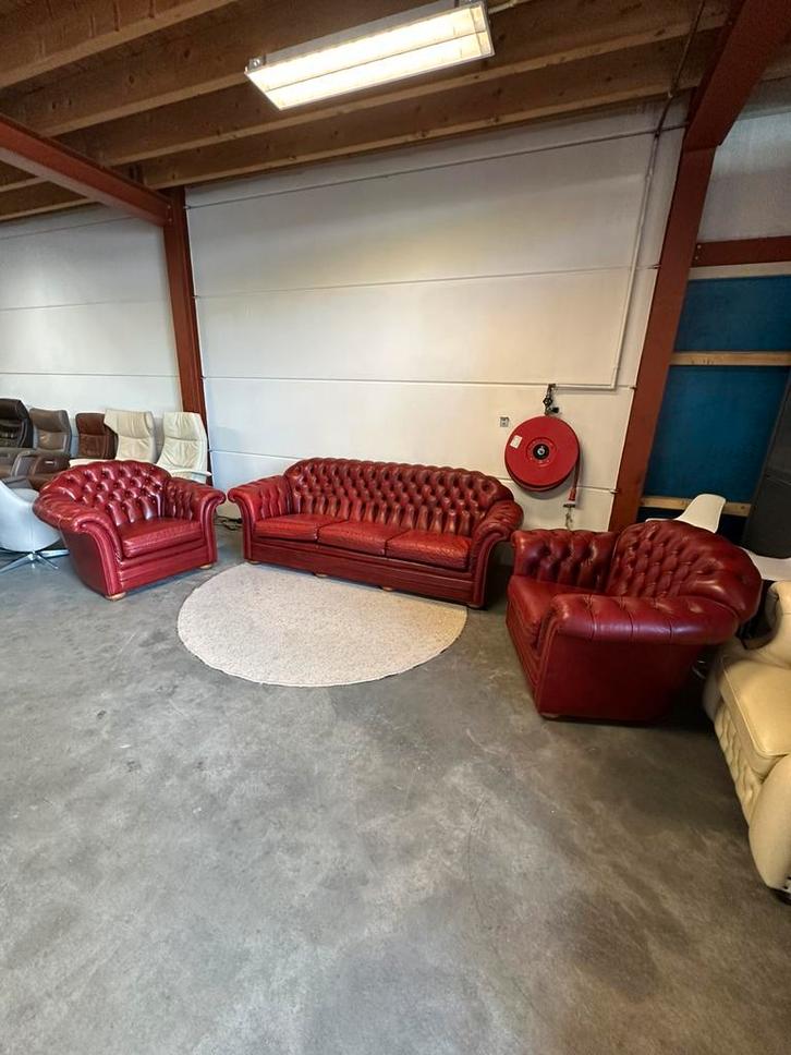 Oxblood rood chesterfield bankstel set 3 1 1 zits bank, Antiek en Kunst, Antiek | Meubels | Stoelen en Banken, Ophalen of Verzenden