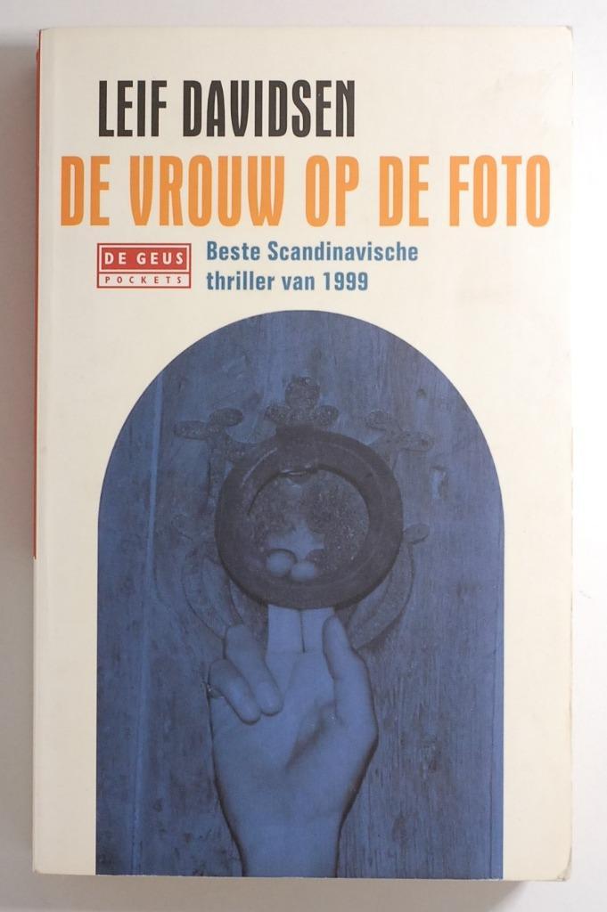 De vrouw op de foto - Leif Davidsen (2000), Boeken, Thrillers, Zo goed als nieuw, Scandinavië, Verzenden