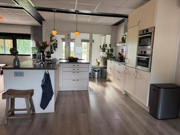 Zeer ruime, nette en comfortabele woonunit, Huizen en Kamers, Huizen te koop, Noord-Brabant, tot 200 m², Overige soorten, G