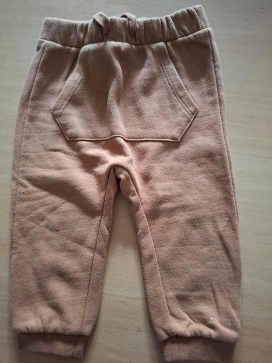 Joggingbroekje maat 80, Kinderen en Baby's, Babykleding | Maat 80, Zo goed als nieuw, Broekje, Ophalen of Verzenden