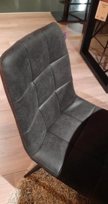 4 mooie nieuwe eetkamerstoelen   beschikbaar voor biedingen