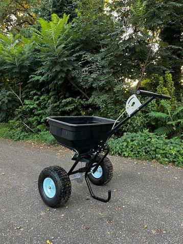 Strooiwagen beschikbaar voor biedingen