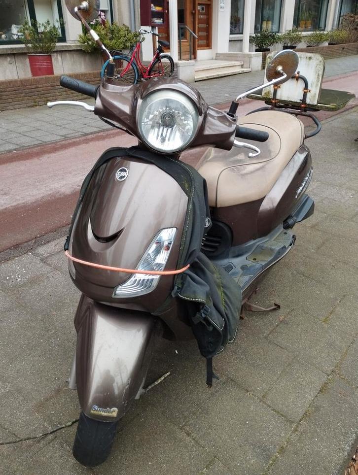 Sym Fiddle 2 Bruin, Fietsen en Brommers, Scooters | SYM, Gebruikt, Fiddle, Benzine, Ophalen