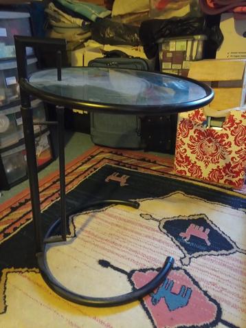 Vintage verstelbare design bijzettafel naar Eileen Gray beschikbaar voor biedingen