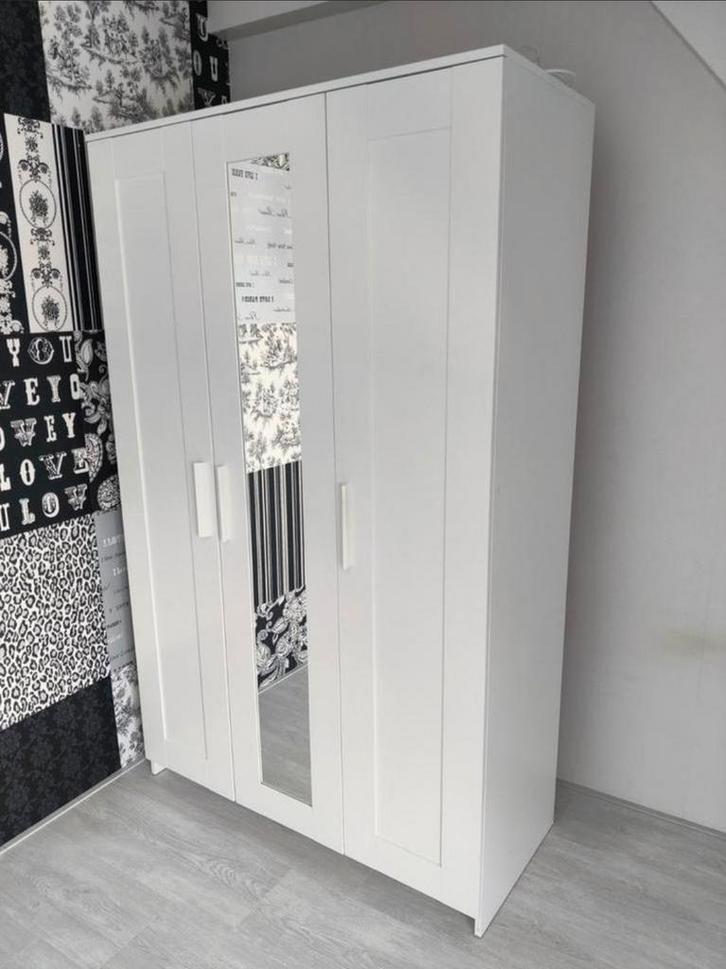Perfecte Ikea Brimnes 3-deurs kledingkast met spiegel., Huis en Inrichting, Kasten | Overige, Gebruikt, Ophalen of Verzenden
