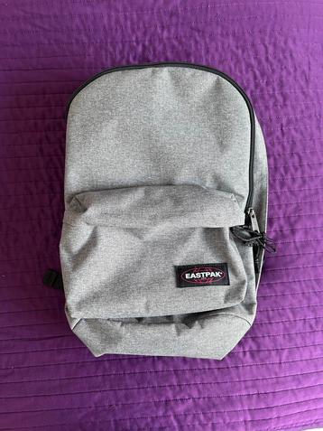 Grijze Eastpak Rugzak – Zo Goed Als Nieuw! beschikbaar voor biedingen