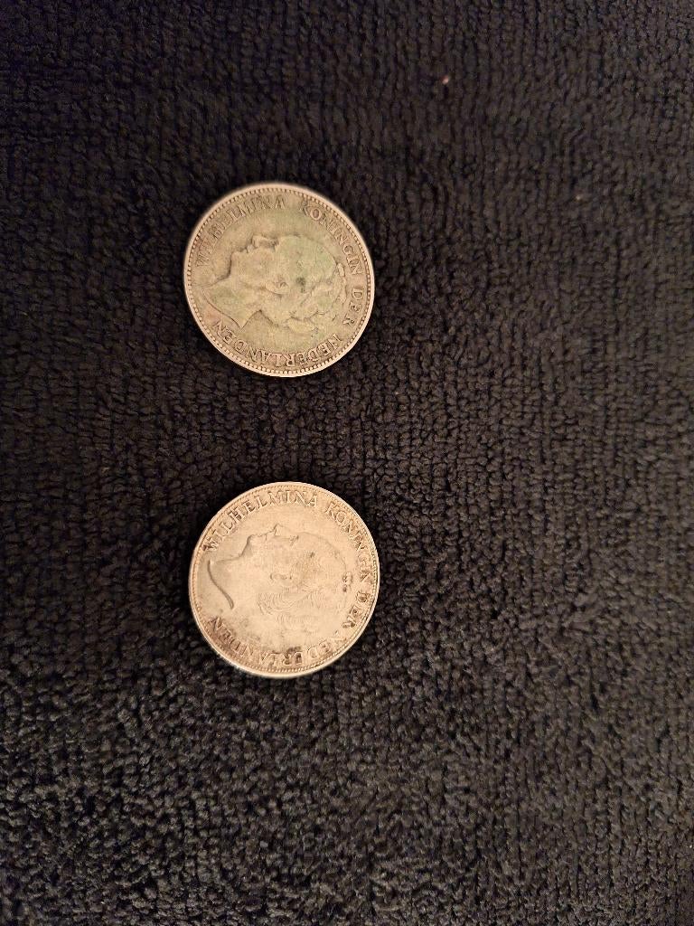 2 x gulden 1923 en 1943, Postzegels en Munten, Munten | Nederland, 1 gulden, Zilver, Ophalen of Verzenden, Koningin Wilhelmina