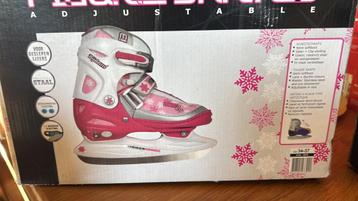 Ice hockey schaatsen en schaats helmen beschikbaar voor biedingen