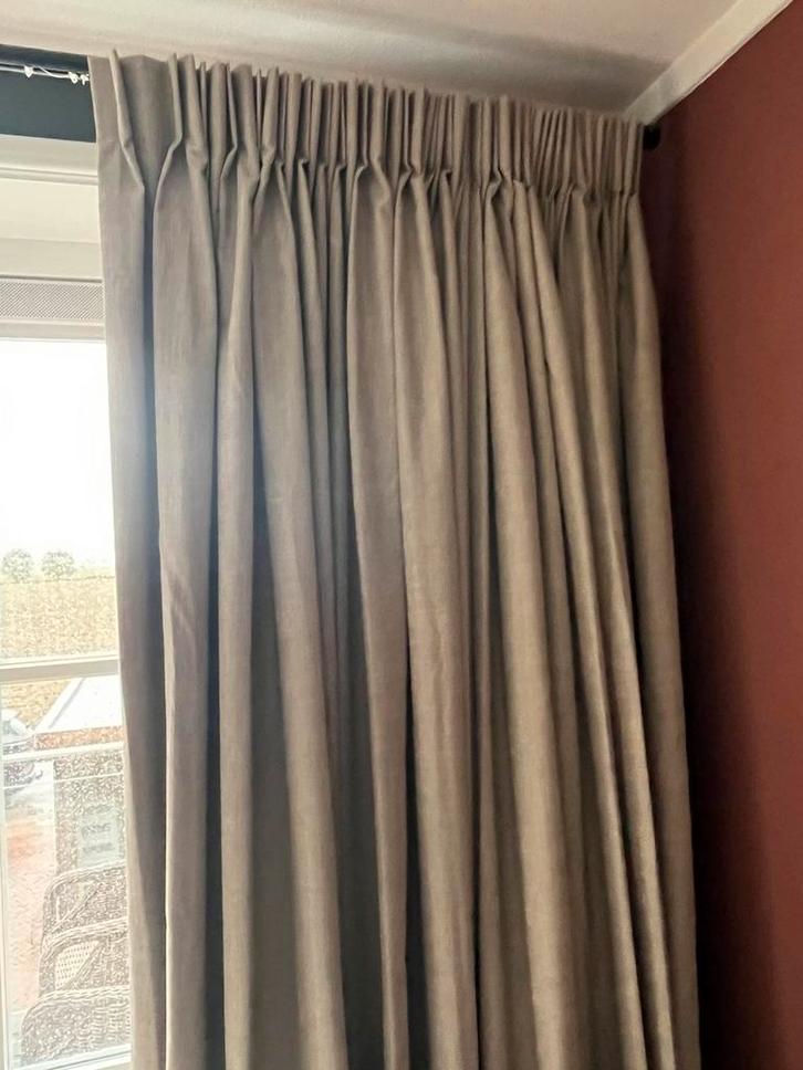 Prachtige NIEUWE verduisterende gordijnen 3.00m breed, Huis en Inrichting, Stoffering | Gordijnen en Lamellen, Nieuw, 200 cm of meer