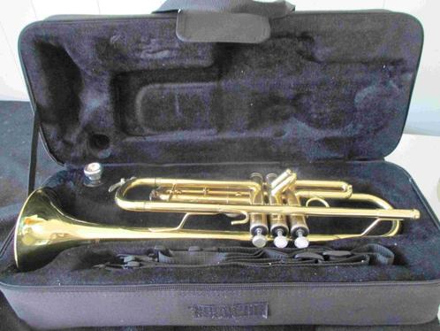 Trompet Stagg, Muziek en Instrumenten, Blaasinstrumenten | Trompetten, Zo goed als nieuw, Bes-trompet, Met koffer, Ophalen of Verzenden